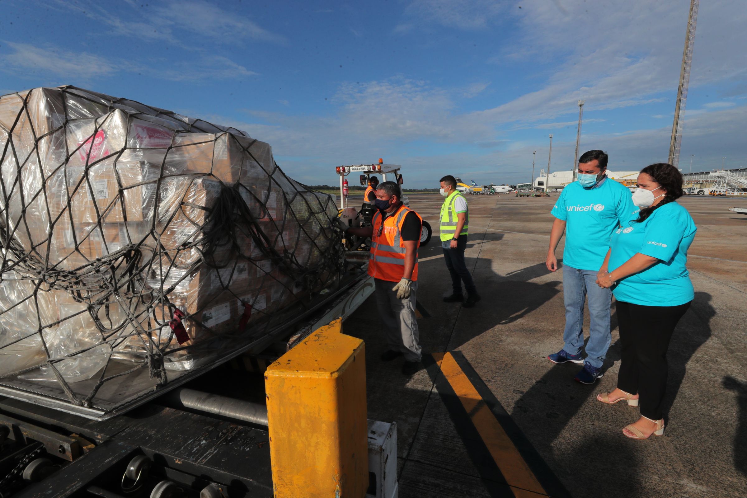 Governador Wilson Lima recebe ajuda humanitária de 80 concentradores de oxigênio do Unicef e Opas